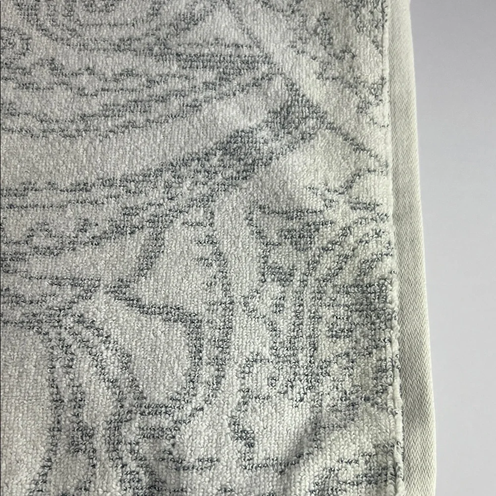 Rachel Zoe Bath Towel Set White Gray Pattern Spa Soft Cotton Plush Set of 2 NEW